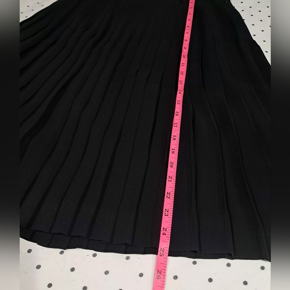 Lauren Ralph Lauren Black Pleated Midi Skirt - Size 14 Like New - Picture 2 of 12